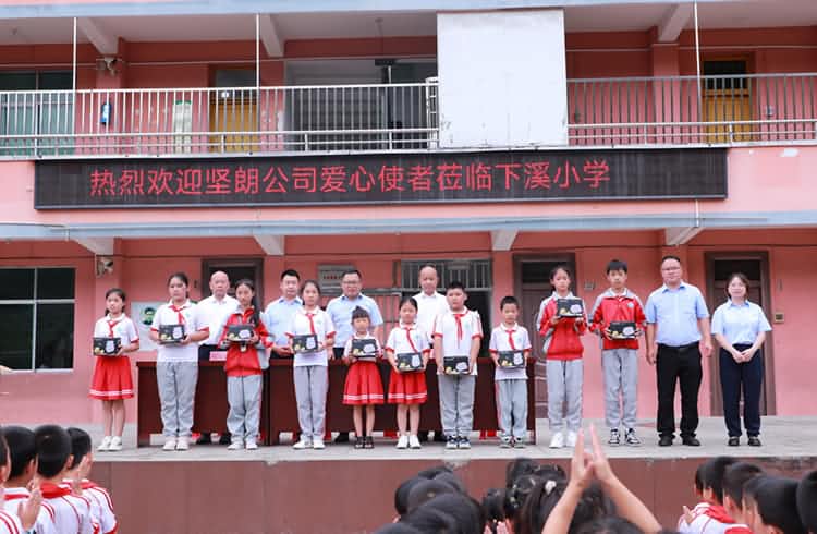 让爱延续-贵州省铜仁市万山区坚朗希望小学回访